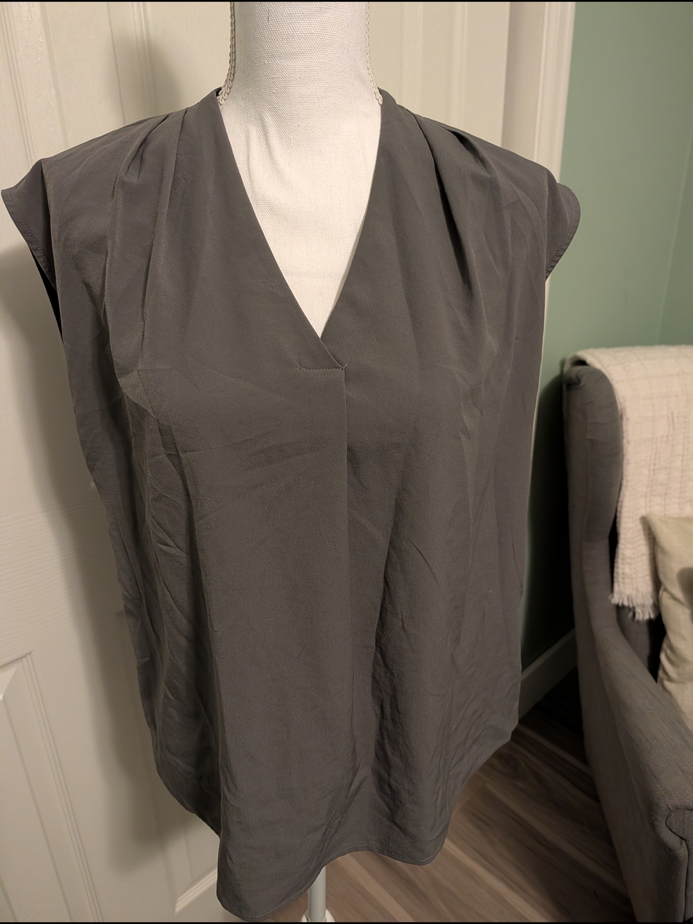 Banana Republic Sleeveless V-Neck Blouse in Gray